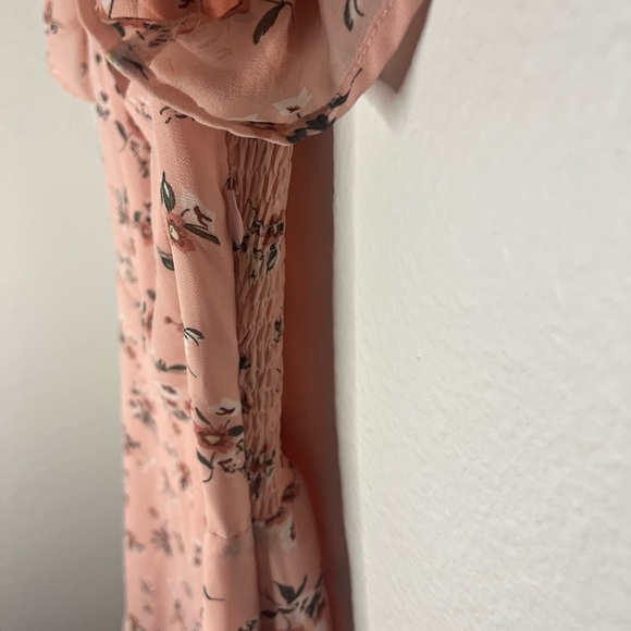 Lulu's Women’s Pink Floral Romper with Flutter Sleeves - Picture 3 of 8